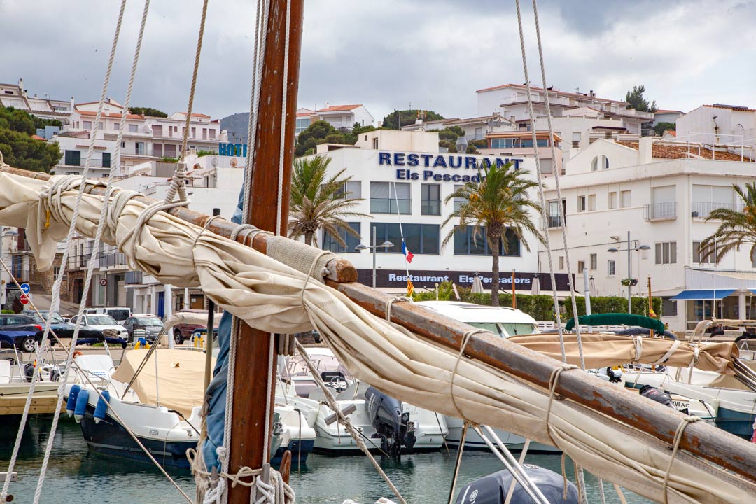 Le restaurant Els Pescadors vu du port