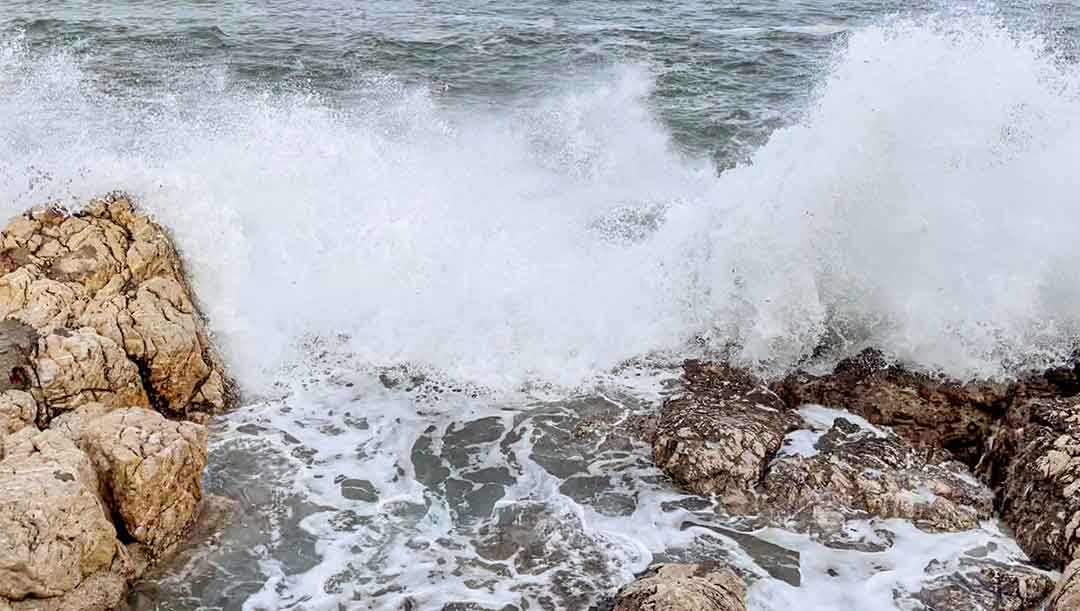 La mer se déchaîne pendant quand il y a Tramontane