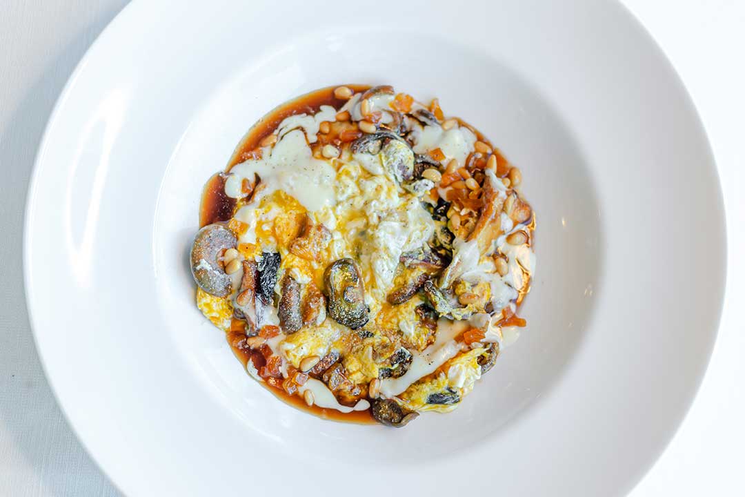 Oeufs brouillés aux champignons d'automnes